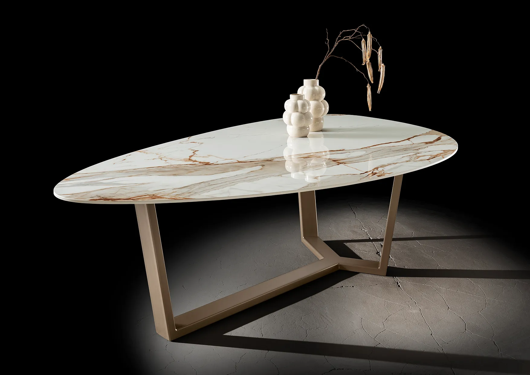 Ovaler Outdoor-Tisch, dänisch oval, mit Keramikplatte in Marmoroptik